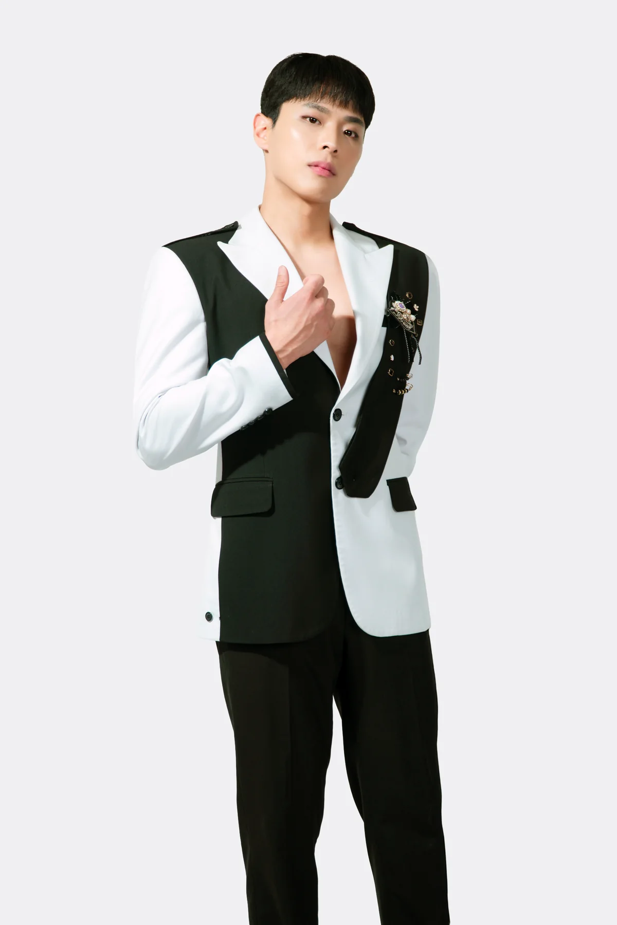 준형 cast portrait